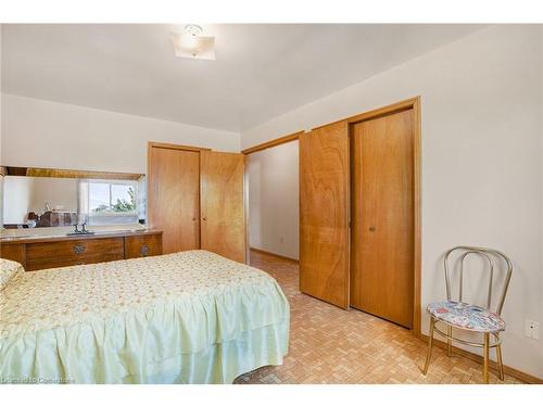 2 Mark Place, Hamilton, ON - Indoor Photo Showing Bedroom