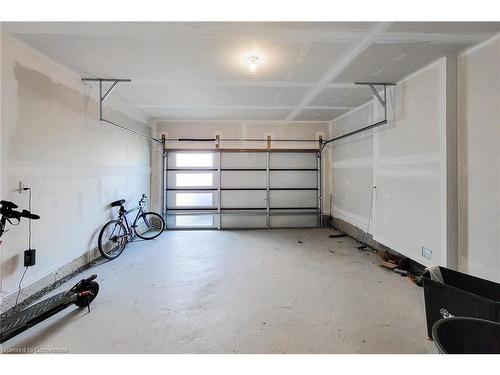 31 Santos Drive, Caledonia, ON - Indoor Photo Showing Garage