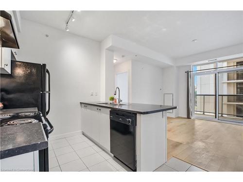 407-85 Robinson Street, Hamilton, ON - Indoor Photo Showing Kitchen