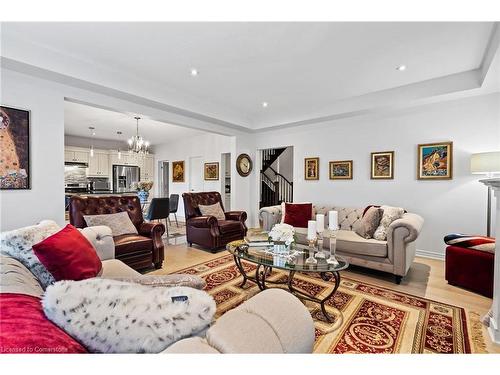 5632 Osprey Avenue, Niagara Falls, ON - Indoor Photo Showing Living Room