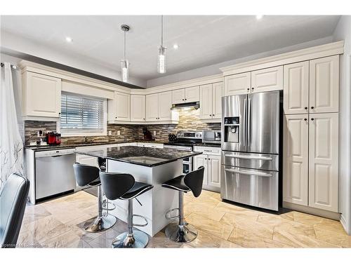 5632 Osprey Avenue, Niagara Falls, ON - Indoor Photo Showing Kitchen With Upgraded Kitchen