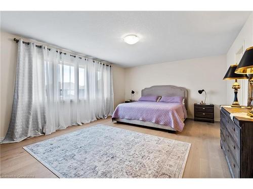 5632 Osprey Avenue, Niagara Falls, ON - Indoor Photo Showing Bedroom