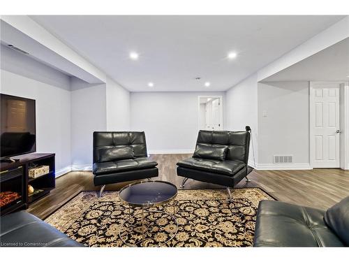 5632 Osprey Avenue, Niagara Falls, ON - Indoor Photo Showing Living Room