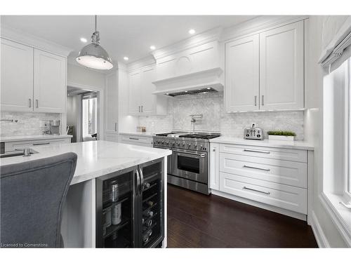 4206 Sarazen Drive, Burlington, ON - Indoor Photo Showing Kitchen With Upgraded Kitchen