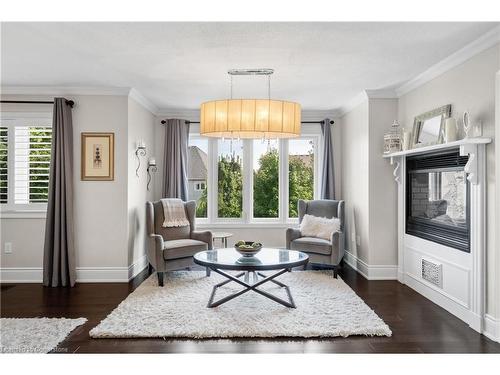 4206 Sarazen Drive, Burlington, ON - Indoor Photo Showing Living Room