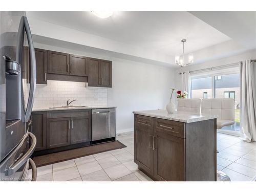 4235 Shuttleworth Drive, Niagara Falls, ON - Indoor Photo Showing Kitchen