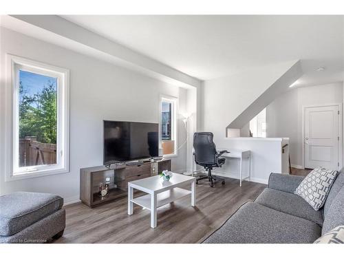 4235 Shuttleworth Drive, Niagara Falls, ON - Indoor Photo Showing Living Room