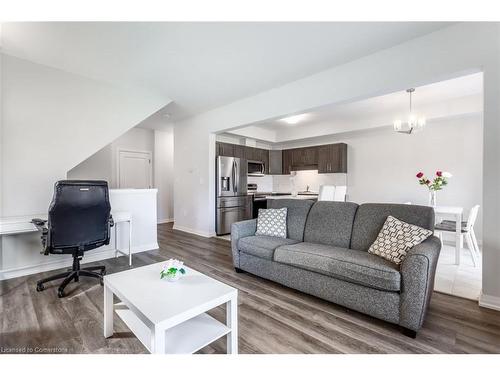 4235 Shuttleworth Drive, Niagara Falls, ON - Indoor Photo Showing Living Room