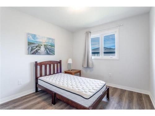 4235 Shuttleworth Drive, Niagara Falls, ON - Indoor Photo Showing Bedroom