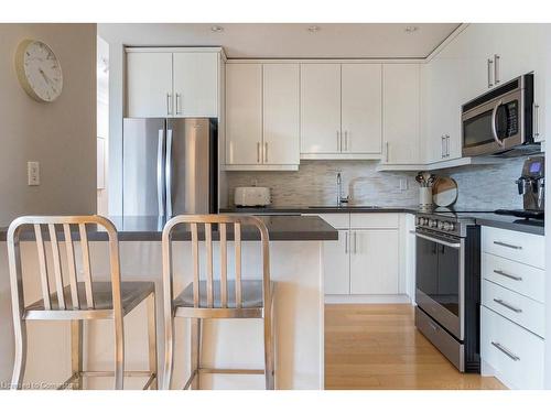 607-551 Maple Avenue, Burlington, ON - Indoor Photo Showing Kitchen With Upgraded Kitchen