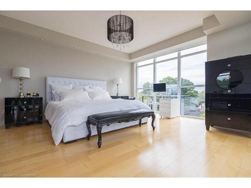 607-551 Maple Avenue, Burlington, ON - Indoor Photo Showing Bedroom