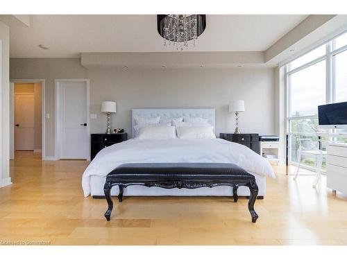 607-551 Maple Avenue, Burlington, ON - Indoor Photo Showing Bedroom