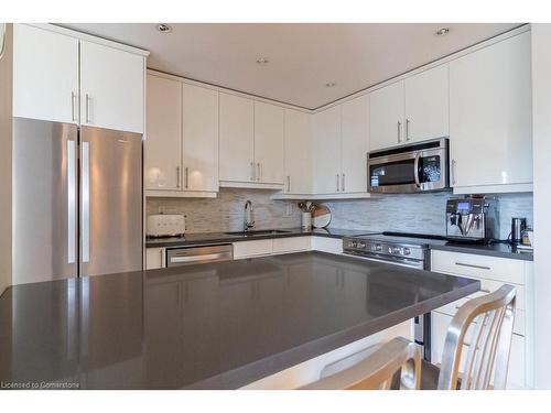 607-551 Maple Avenue, Burlington, ON - Indoor Photo Showing Kitchen With Upgraded Kitchen