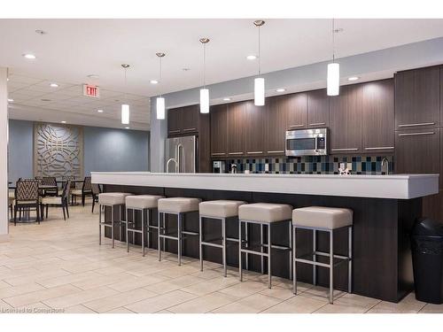 607-551 Maple Avenue, Burlington, ON - Indoor Photo Showing Kitchen With Upgraded Kitchen