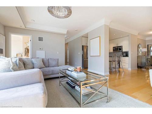 607-551 Maple Avenue, Burlington, ON - Indoor Photo Showing Living Room