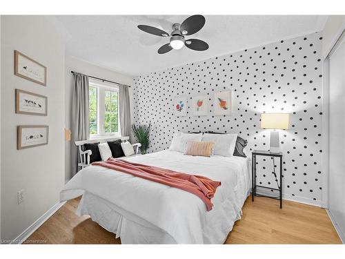 74-710 Spring Gardens Road, Burlington, ON - Indoor Photo Showing Bedroom