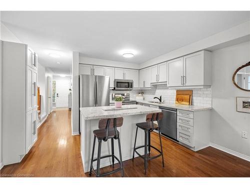 74-710 Spring Gardens Road, Burlington, ON - Indoor Photo Showing Kitchen With Upgraded Kitchen