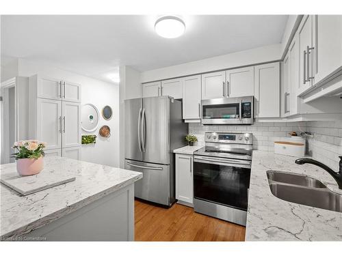 74-710 Spring Gardens Road, Burlington, ON - Indoor Photo Showing Kitchen With Double Sink