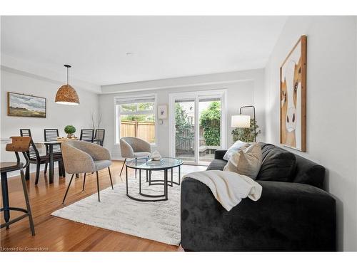 74-710 Spring Gardens Road, Burlington, ON - Indoor Photo Showing Living Room