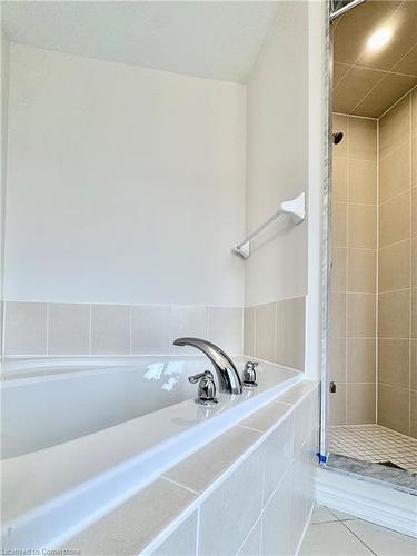 100 Baker Street, Thorold, ON - Indoor Photo Showing Bathroom