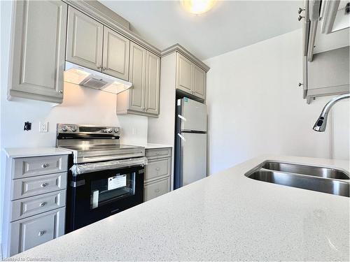 100 Baker Street, Thorold, ON - Indoor Photo Showing Kitchen With Double Sink With Upgraded Kitchen