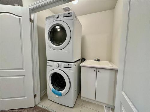 100 Baker Street, Thorold, ON - Indoor Photo Showing Laundry Room