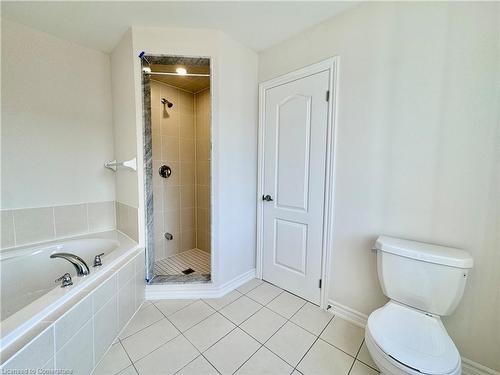 100 Baker Street, Thorold, ON - Indoor Photo Showing Bathroom