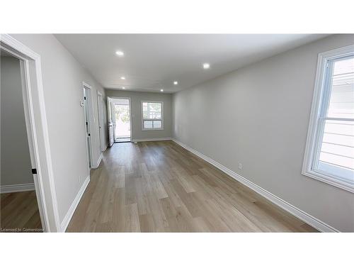 32 Vansitmart Avenue, Hamilton, ON - Indoor Photo Showing Other Room