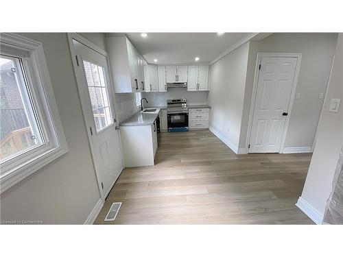 32 Vansitmart Avenue, Hamilton, ON - Indoor Photo Showing Kitchen