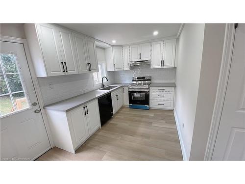 32 Vansitmart Avenue, Hamilton, ON - Indoor Photo Showing Kitchen