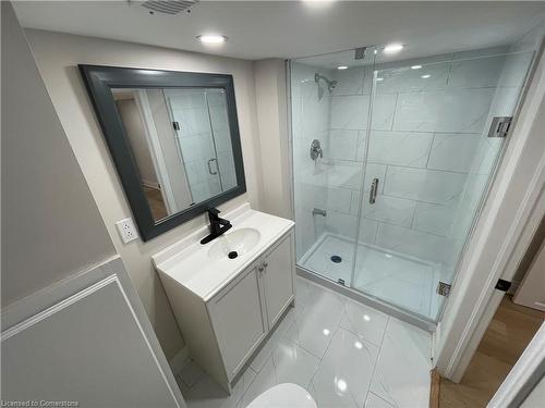 32 Vansitmart Avenue, Hamilton, ON - Indoor Photo Showing Bathroom