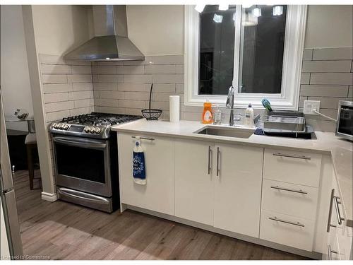 13 Bendingroad Crescent, St. Catharines, ON - Indoor Photo Showing Kitchen