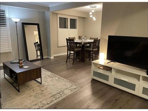 13 Bendingroad Crescent, St. Catharines, ON - Indoor Photo Showing Living Room