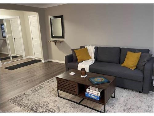 13 Bendingroad Crescent, St. Catharines, ON - Indoor Photo Showing Living Room