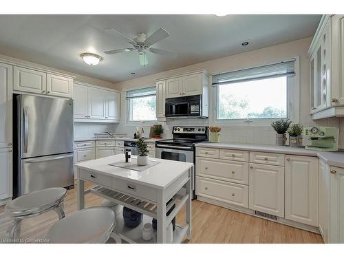 5395 Scott Court, Burlington, ON - Indoor Photo Showing Kitchen