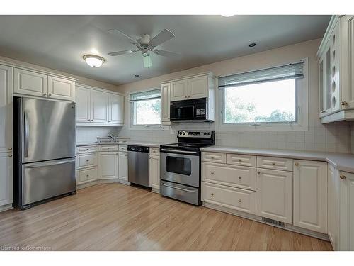 5395 Scott Court, Burlington, ON - Indoor Photo Showing Kitchen