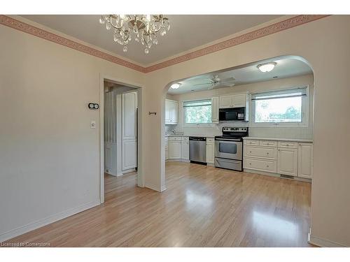 5395 Scott Court, Burlington, ON - Indoor Photo Showing Kitchen