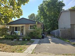 452 Midwood Crescent  Waterloo, ON N2L 5N5