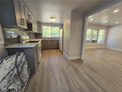 452 Midwood Crescent, Waterloo, ON - Indoor Photo Showing Kitchen