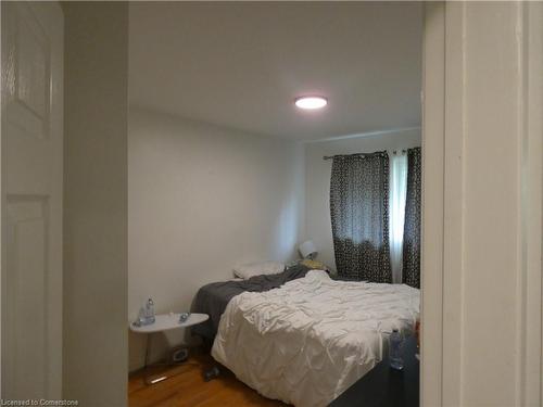 304 Niagara Street, Welland, ON - Indoor Photo Showing Bedroom