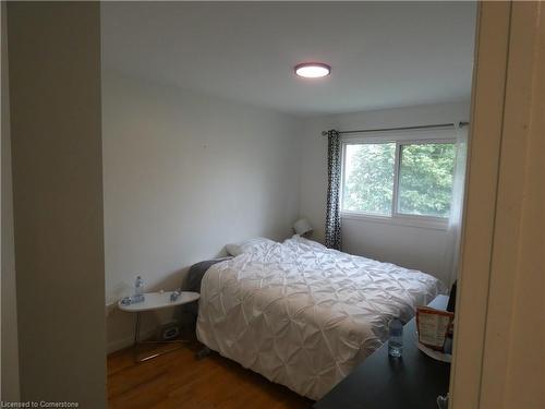 304 Niagara Street, Welland, ON - Indoor Photo Showing Bedroom