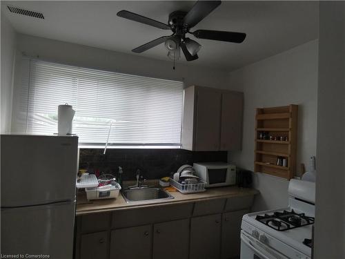 304 Niagara Street, Welland, ON - Indoor Photo Showing Kitchen