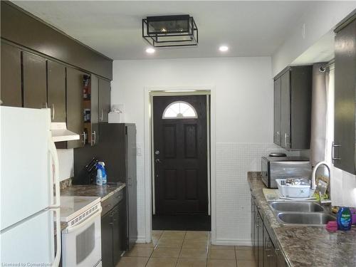 304 Niagara Street, Welland, ON - Indoor Photo Showing Kitchen With Double Sink