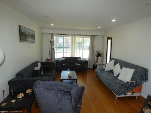 304 Niagara Street, Welland, ON - Indoor Photo Showing Living Room