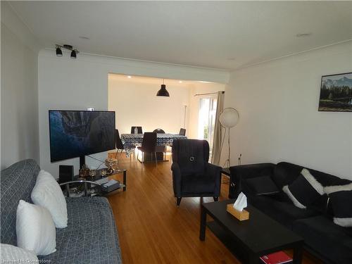 304 Niagara Street, Welland, ON - Indoor Photo Showing Living Room