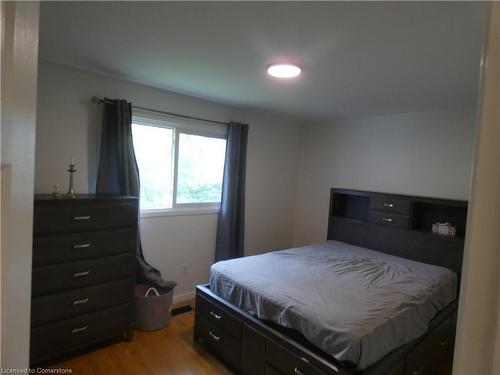 304 Niagara Street, Welland, ON - Indoor Photo Showing Bedroom