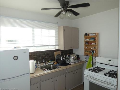 304 Niagara Street, Welland, ON - Indoor Photo Showing Kitchen