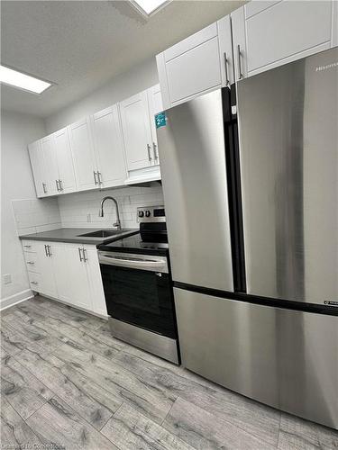 485 Main Street E, Hamilton, ON - Indoor Photo Showing Kitchen