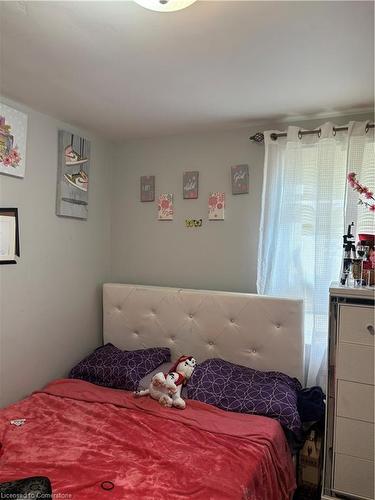 46 Delena Avenue S, Hamilton, ON - Indoor Photo Showing Bedroom