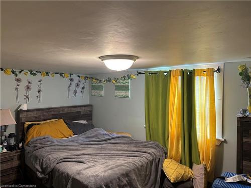 46 Delena Avenue S, Hamilton, ON - Indoor Photo Showing Bedroom